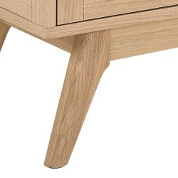 Vitrineskab, model Ambrosius, 140 cm bredt i hvidolieret egetr�sfiner med 3 glasd�re