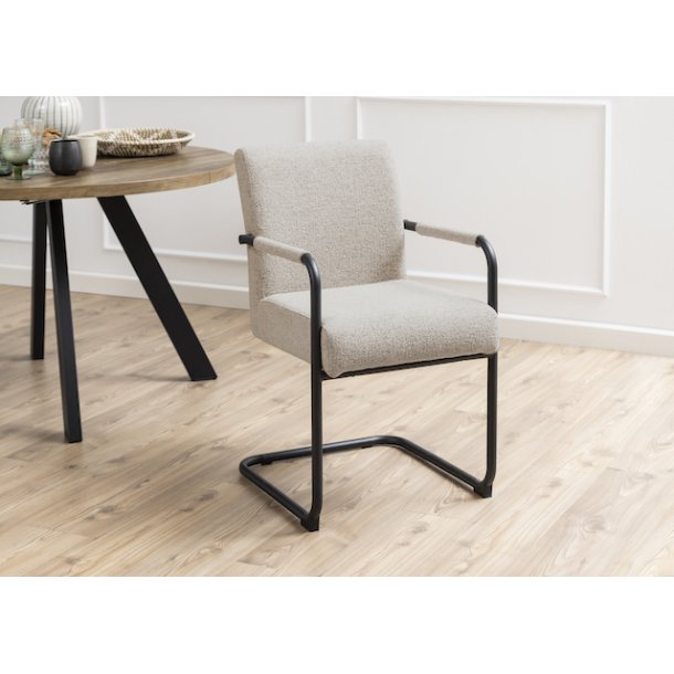 Sille spisebordsstol med armln og beige mbelstof