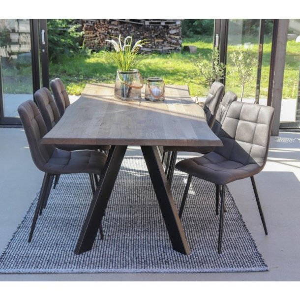 Munkebo spisebordsstol med kraftig polstring i mrkegrt microfiber.