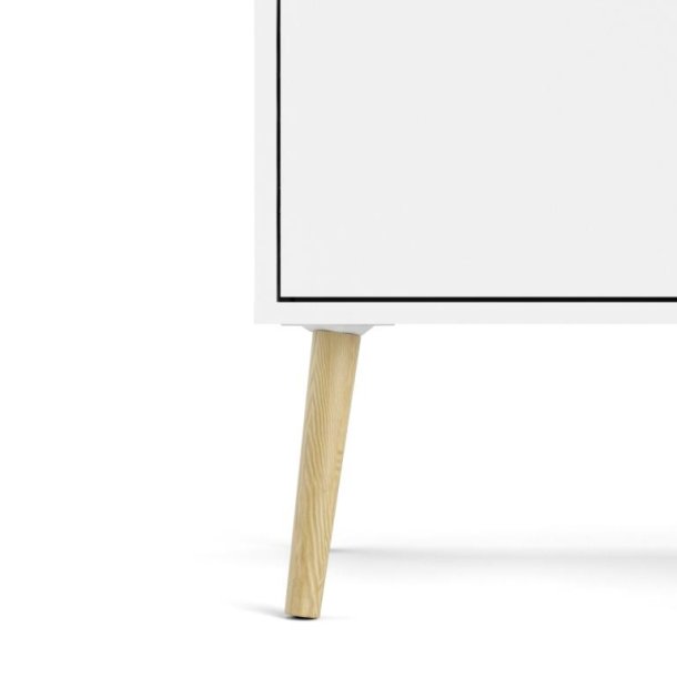 Odense 150 cm  sknk hvid og ege look med 3 skuffer og 2 skabe.