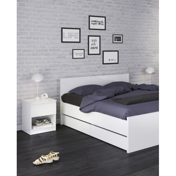 Nibe 40 cm bredt natbord hvid hjglans med 1 skuffe og 1 hylde.