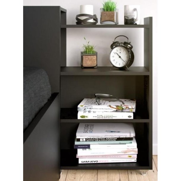 Nibe 140 cm hovedgavl mat sort med 2 skabe p� hjul til opbevaring.