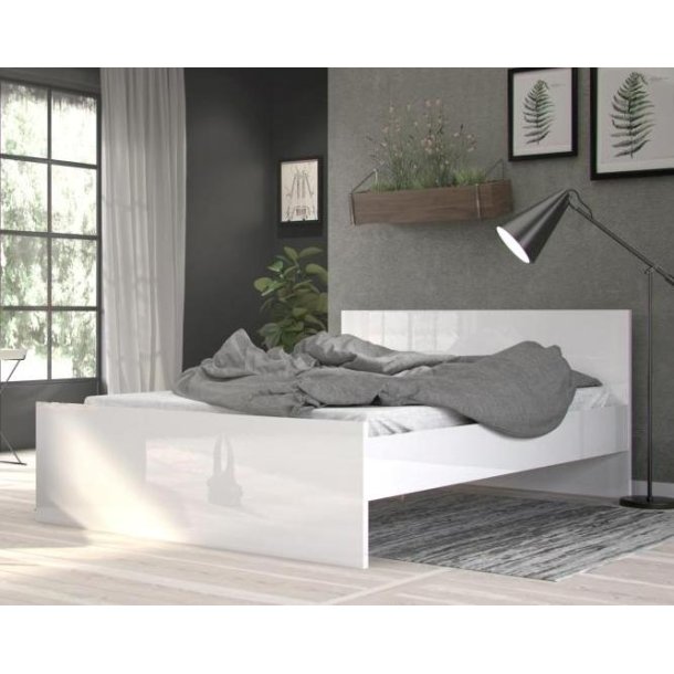 Nibe dobbeltseng 140 x 200 cm i hvid h�jglans eksklusive lamelbund.