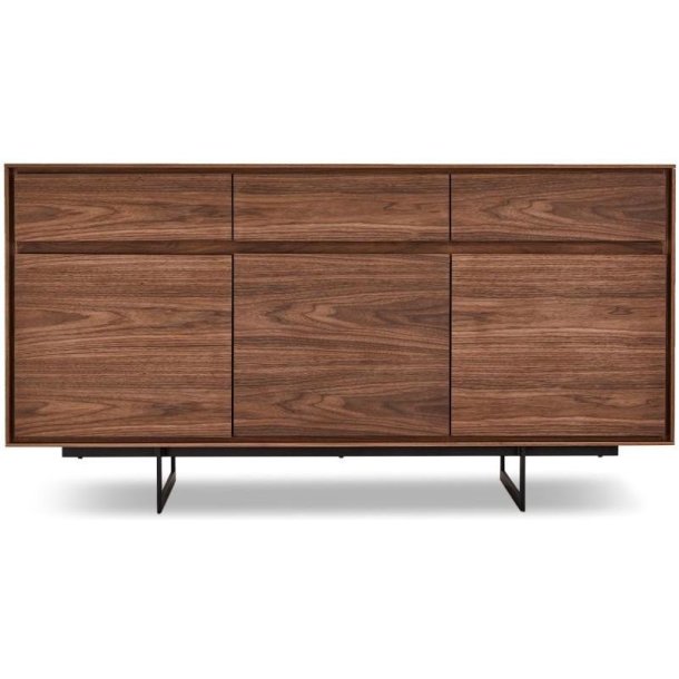 Rungsted 155 cm bred sknk i valnd med 3 skabe og 3 skuffer.