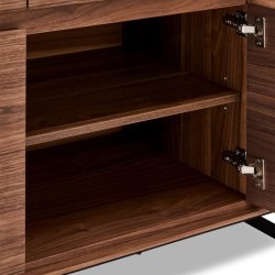 Rungsted 155 cm bred sknk i valnd med 3 skabe og 3 skuffer.