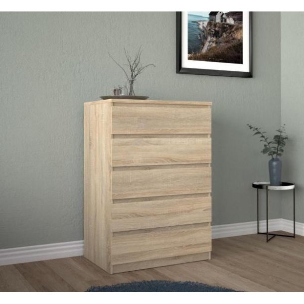 Nibe 75 cm bred kommode i ege look med 5 skuffer.