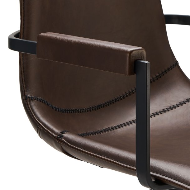 Emma spisebordsstol med armln og drejefod i mrkebrunt kunstlder