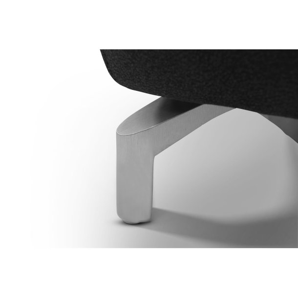 Selma 2 personers sofa med elevations sder til nakke, ryg og ben, sort microfiber