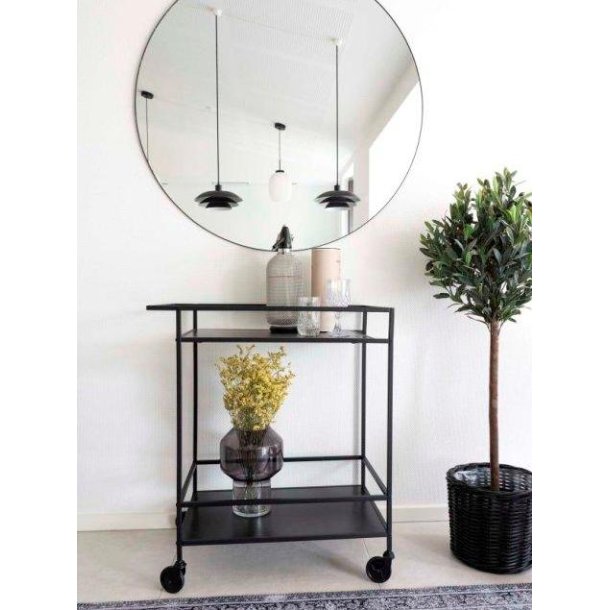 Valencia 68 cm barvogn i sort metalstel og med 2 hylder. 