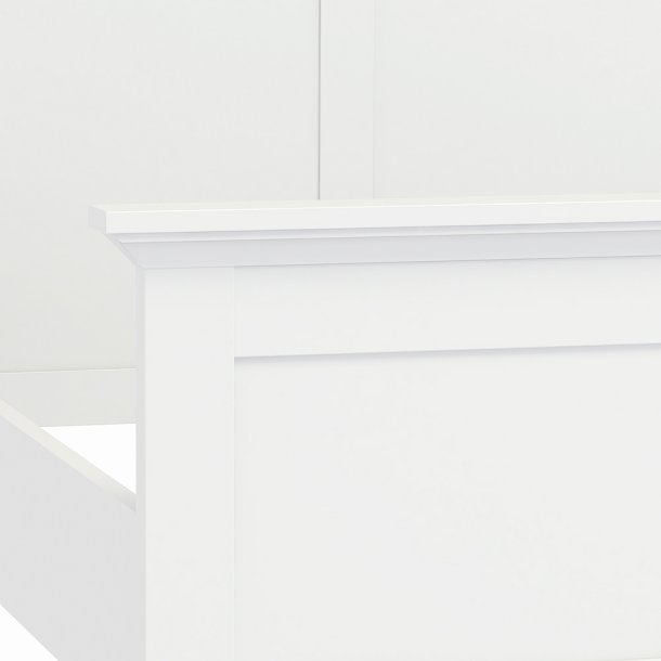 Frisenborg hvid 3 kvart seng 140 x 190 cm med hovedgrde