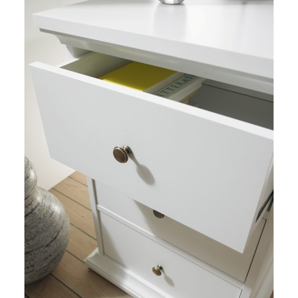 Frisenborg hvidt skrivebord 130 x 60 cm med 3 skuffer.