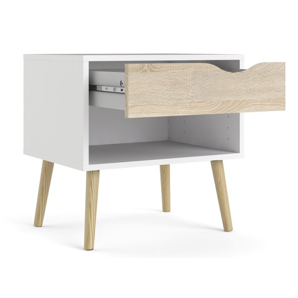 Odense 50 cm hvidt natbord med 1 ege look skuffe og bent rum.