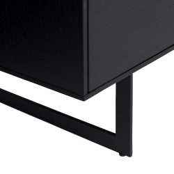 Rungsted 110 cm bredt vitrineskab i sort egetr med softclose og indbygget lys. 