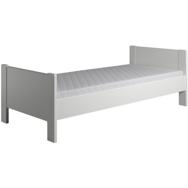 Krone seng med 2 gavle som enkelt og dobbeltseng bredde fra 70-180 cm og lngde fra 190-210 cm.