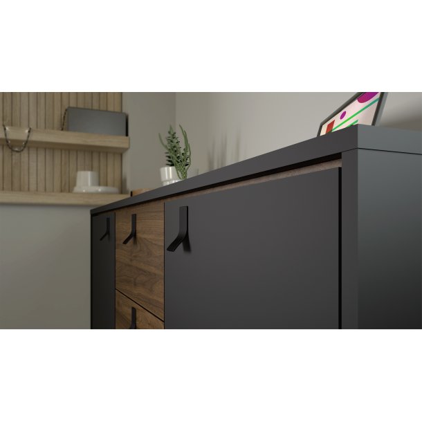 Sor bred sknk, 150 cm matsort/valnd med to skabe og to skuffer.