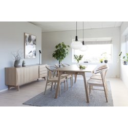 Gilleleje spisebordsstol, hvidpigmenteret eg, med s�de i lyst papirflet 