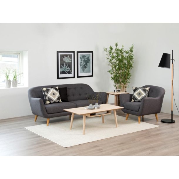 Liseleje sofabord i hvidpigmenteret eg 115 x 60 cm med plads til opbevaring.