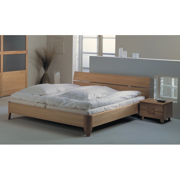 Dobbelt seng 220 x 160 cm model Toronto i massiv bgetr, inklusiv hovedgrde