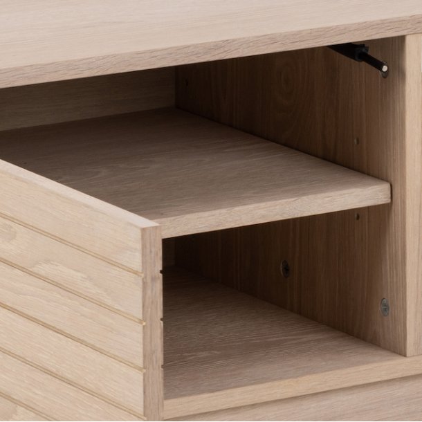 Tisvilde TV bord i hvidpigmenteret olieret egefiner 160 cm med 3 skaber