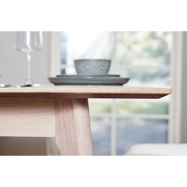 Egeskov spisebord i hvidolieret ege finr 220(320) x 105 cm med tillgsplader