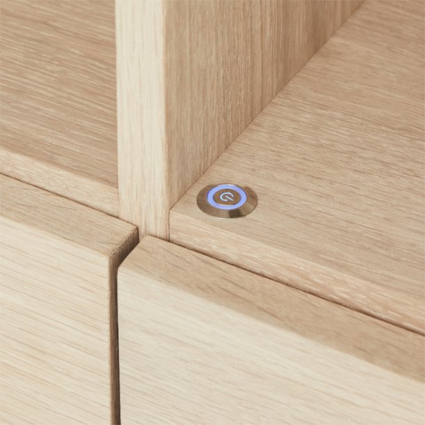 Egeskov vitrineskab i hvidolieret ege finr 187 x 110 cm med soft close og indbygget LED lys