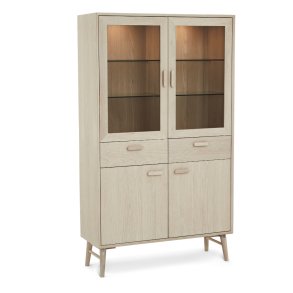 Egeskov vitrineskab i hvidolieret ege finr 187 x 110 cm med soft close og indbygget LED lys
