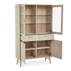 Egeskov vitrineskab i hvidolieret ege finr 187 x 110 cm med soft close og indbygget LED lys