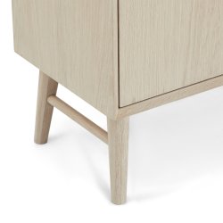 Egeskov vitrineskab i hvidolieret ege finr 187 x 110 cm med soft close og indbygget LED lys