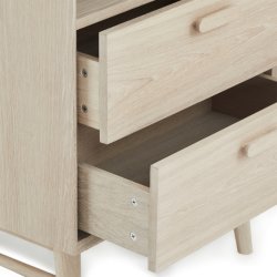 Egeskov bogreol i hvidolieret ege finr 187 x 60 cm med soft close skuffer