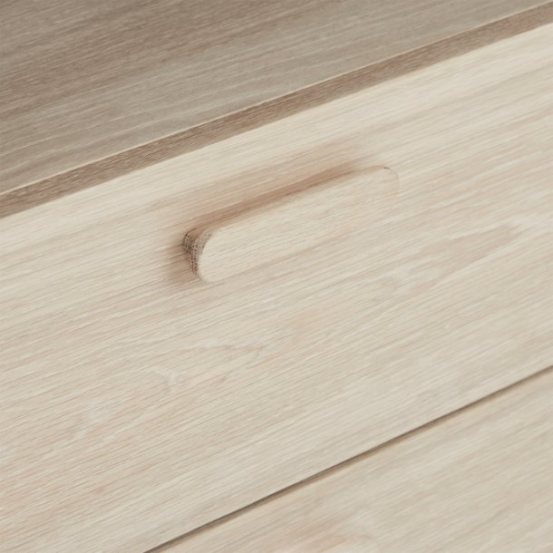 Egeskov bogreol i hvidolieret ege finr 187 x 60 cm med soft close skuffer