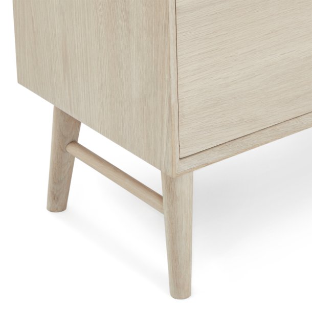 Egeskov sknk i hvidolieret ege finr 212 x 42 cm med 4 sektioner med soft close