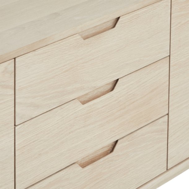 Tsinge sknk i hvidolieret ege finr 180 x 45 cm, 3 sektioner med soft close