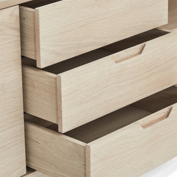 Tsinge sknk i hvidolieret ege finr 180 x 45 cm, 3 sektioner med soft close