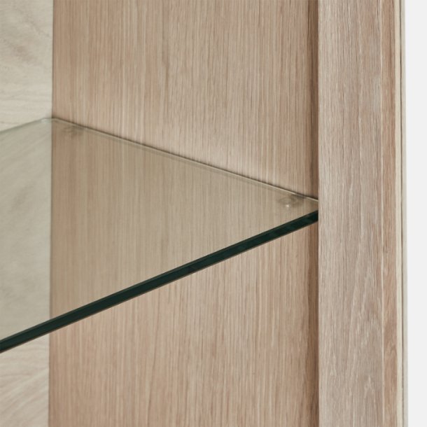 Tsinge hngevitrine i hvidrolieret ege finr 180x60 cm, 3 skabe med softclose og indbygget LED lys