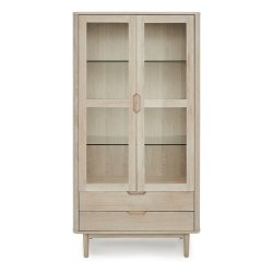 Tsinge vitrineskab i hvidolieret ege finr 190 x 100 cm med soft close og indbygget LED lys