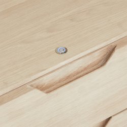 Tsinge vitrineskab i hvidolieret ege finr 190 x 100 cm med soft close og indbygget LED lys