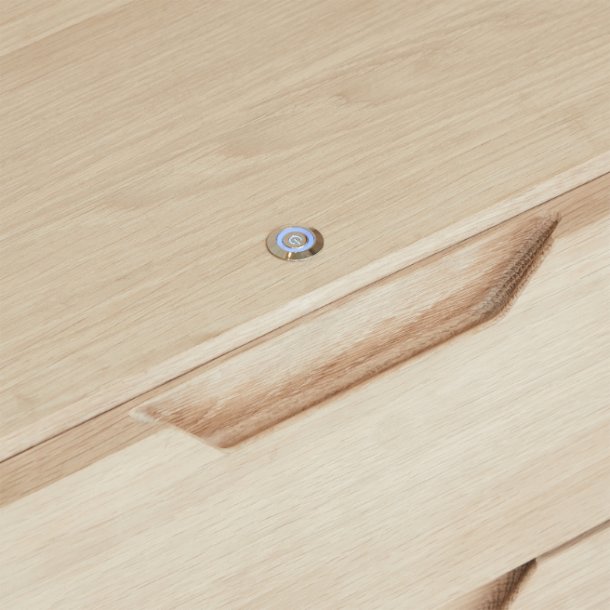 Tsinge vitrineskab i hvidolieret ege finr 190 x 100 cm med soft close og indbygget LED lys