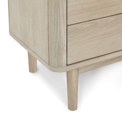 Tsinge vitrineskab i hvidolieret ege finr 190 x 100 cm med soft close og indbygget LED lys