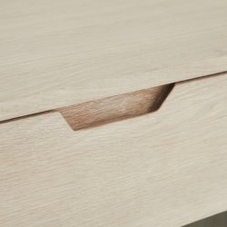 Tsinge sknk i hvidolieret ege finr 146 x 124 cm med soft close og indbygget LED lys