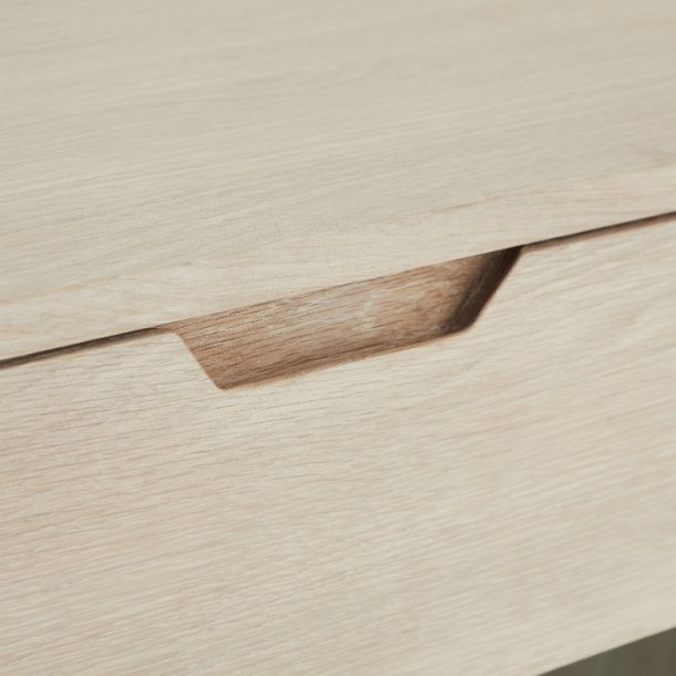 Tsinge sknk i hvidolieret ege finr 146 x 124 cm med soft close og indbygget LED lys