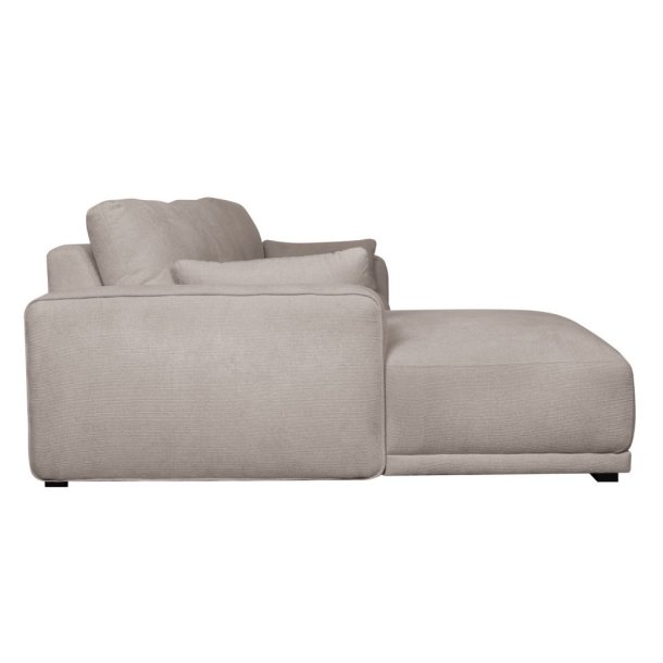 Santa Monica sofa med chaiselong til venstre i sandfarvet mbelstof