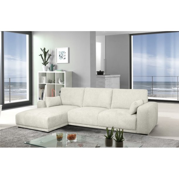 Santa Monica sofa med chaiselong til venstre i cremefarvet mbelstof