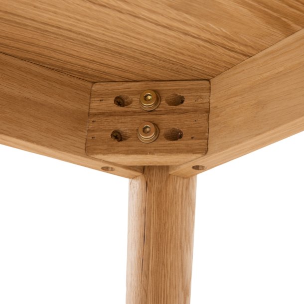 Tsinge sofabord i naturolieret ege finr 70 x 70 cm 