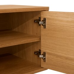 Tsinge TV-bord i naturolieret ege finr 180 x 45 cm, lger med soft close og ledningsudtrk