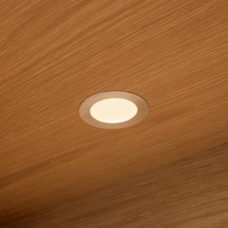 Tsinge hngevitrine i naturolieret ege finr 180x 60 cm, 3 skabe med softclose og indbygget LED lys