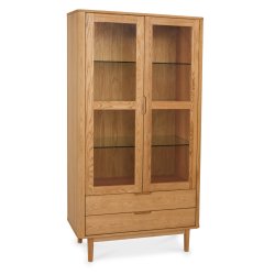 Tsinge vitrineskab i naturolieret ege finr 190 x 100 cm med soft close og indbygget LED lys