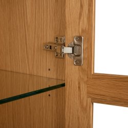 Tsinge vitrineskab i naturolieret ege finr 190 x 100 cm med soft close og indbygget LED lys