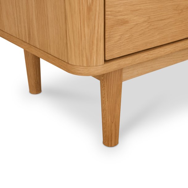 Tsinge vitrineskab i naturolieret ege finr 190 x 100 cm med soft close og indbygget LED lys