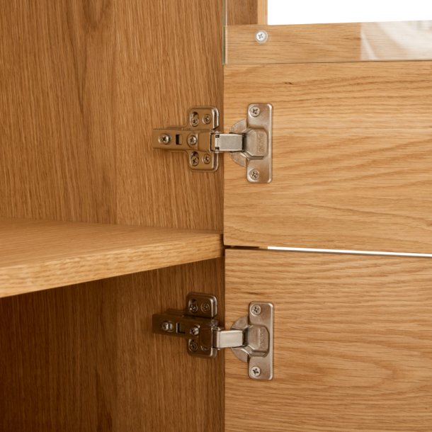 Tsinge sknk i naturolieret ege finr 146 x 124 cm med soft close og indbygget LED lys