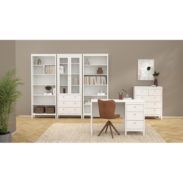  Lund vitrineskab med 2 glaslger og 3 skuffer fs i flere farver